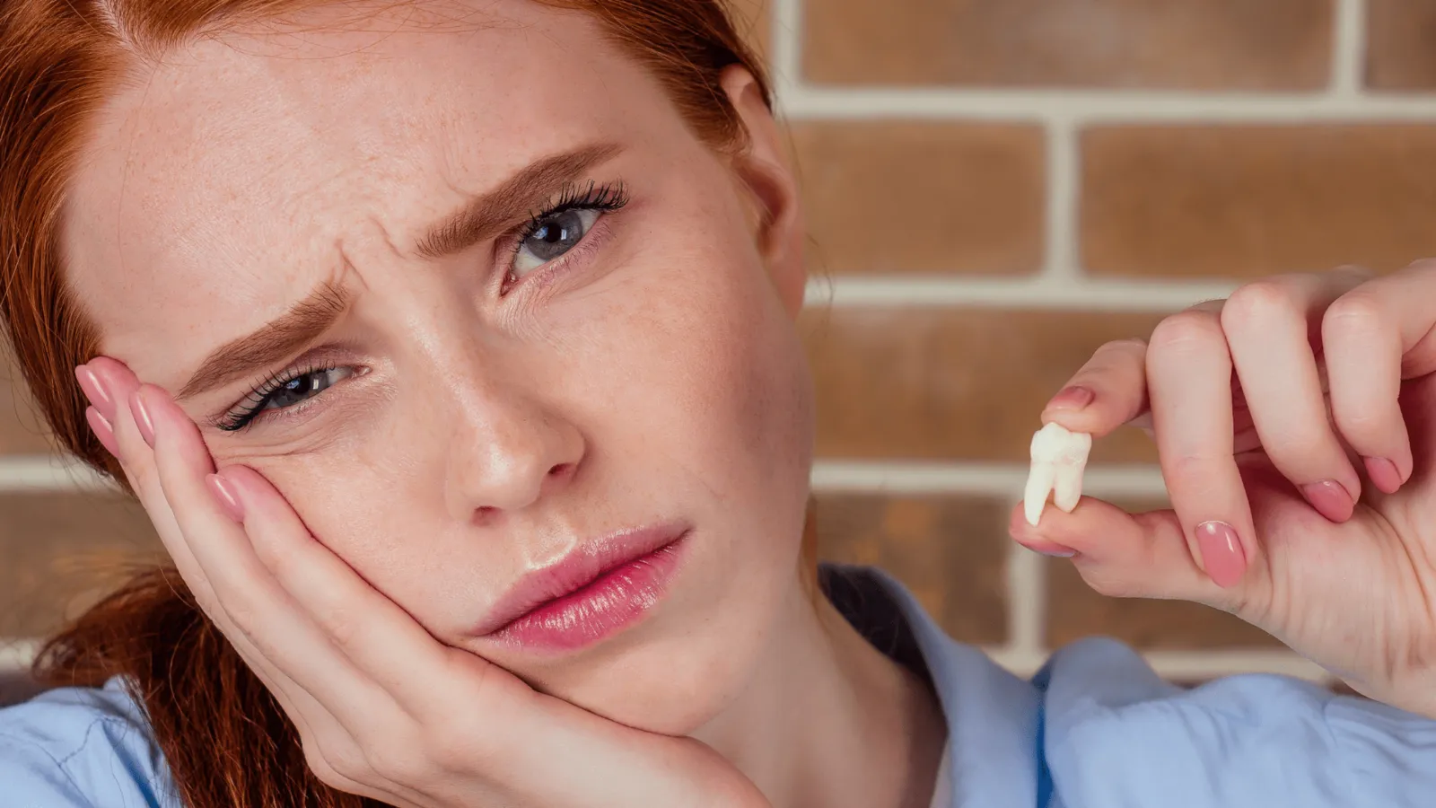 Illustration related to tooth extraction recovery